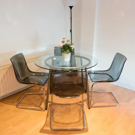 Pass The Keys 2-Bed Merchant City Glasgow G1