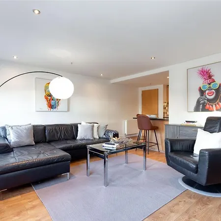 Executive 7 * Glasgow