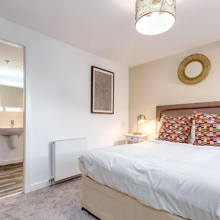 Executive 7 * Glasgow