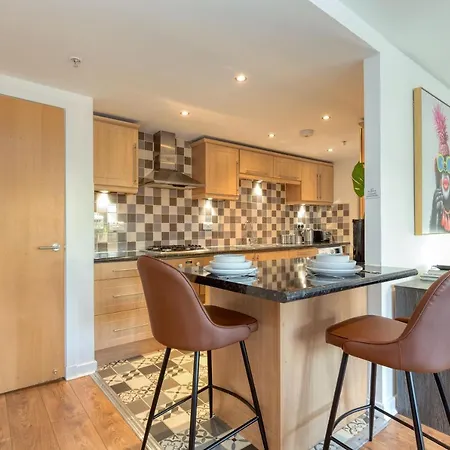 Executive 7 * Glasgow