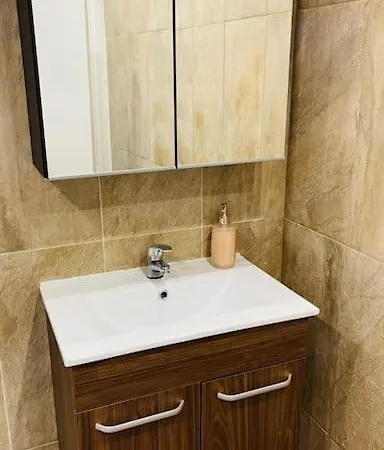 Lavish Modern 1 Bedroom Apt Close To Centre