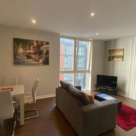 Dreamhouse At Oswald Street, Centre Apartment