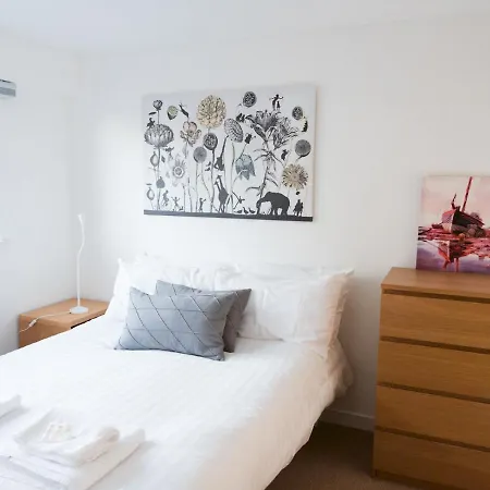 Apartment Pass The Keys 2-Bed Merchant City Glasgow G1