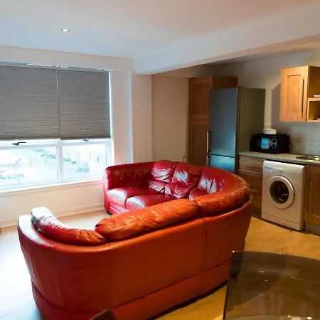Pass The Keys 2-Bed Merchant City Glasgow G1 *