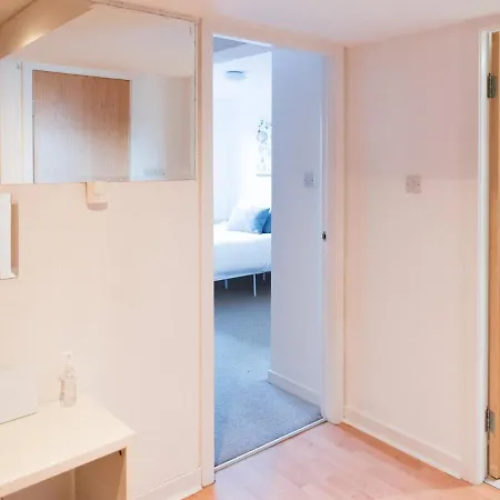 Pass The Keys 2-Bed Merchant City Glasgow G1 Apartment *