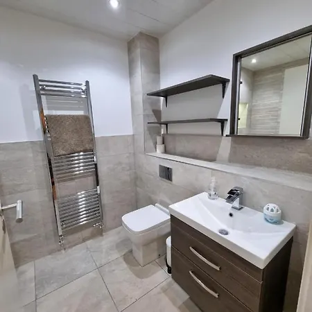 Hydro Secc 2 Bed Luxury