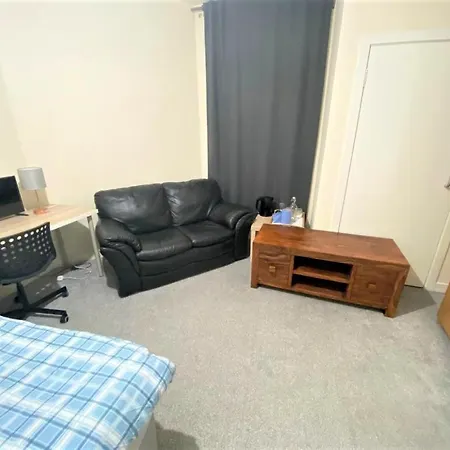 Midlockhouse בית הארחה 3*