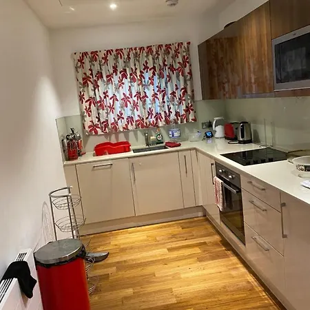 7 Bath Street Apartment *