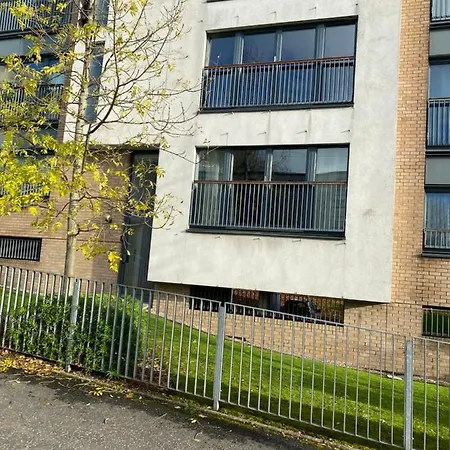 Apartment Centre 2 Bedroom Apartment, Secure Parking.