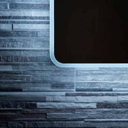 Centre With Free Secure Underground Parking شقة