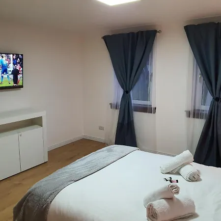 Apartment Modern House Close To