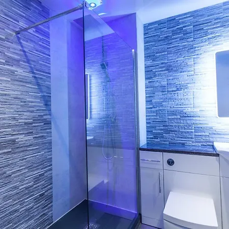 Centre With Free Secure Underground Parking Apartment *