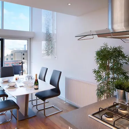 Centre With Free Secure Underground Parking Apartment *