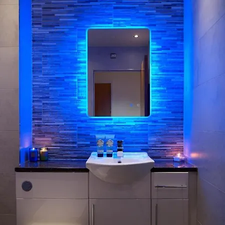 Appartement Centre With Free Secure Underground Parking *