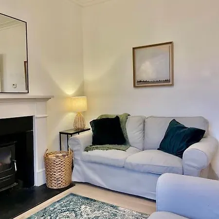 A Cosy Two-bedroom Near Loch Lomond Holiday home *