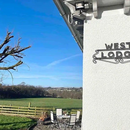 Holiday home A Cosy Two-bedroom Near Loch Lomond *