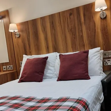 The Hampton Court 3* גלאזגו