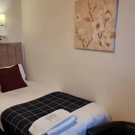 Hampton Court - Centre Glasgow