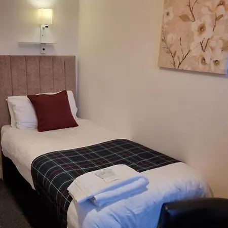 Hampton Court - Centre Glasgow