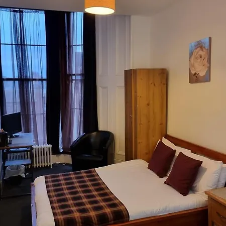 The Hampton Court 3*