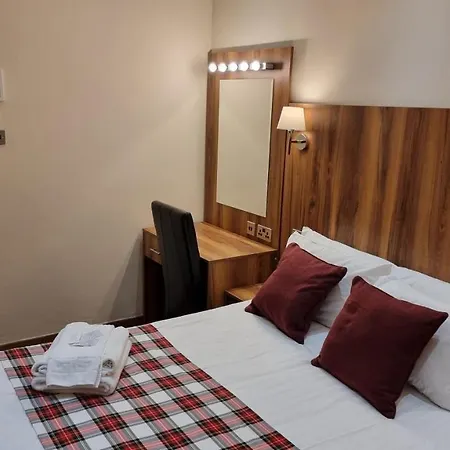 Penzion Hampton Court - Centre 3*