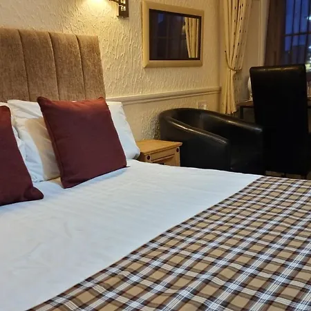 Hampton Court - Centre Glasgow