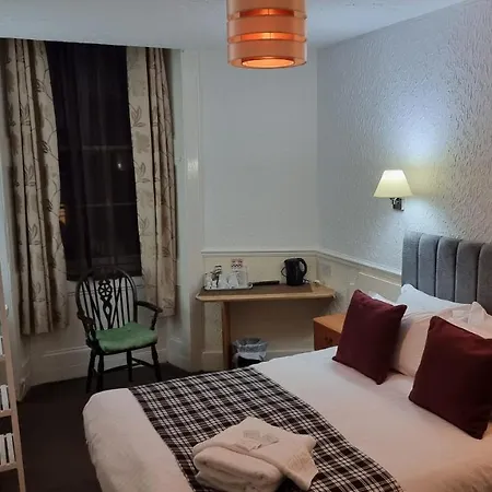 The Hampton Court Hotel 3*