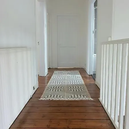 Large 3 Bed West End Free Parking & Electric Vehicle Point Apartament Glasgow