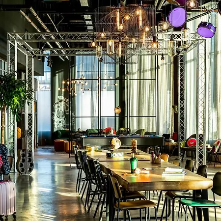 Moxy Sec Hotel 3*