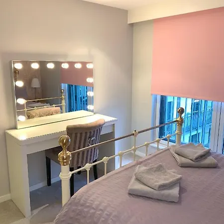 Merchant Luxury 2 Bedroom With Secure Parking Available On Request Apartment Glasgow