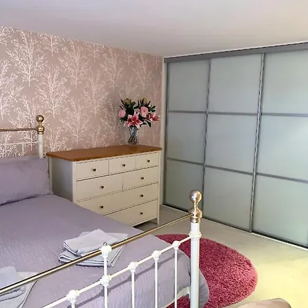 Merchant Luxury 2 Bedroom With Secure Parking Available On Request Apartment *