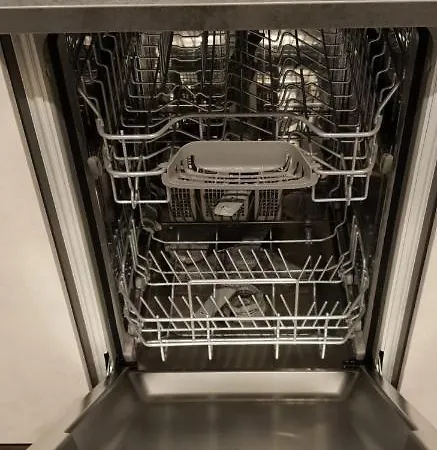 Glasgow City Central Executive Triplex House, 3 Bedroom 3 Bathrooms 1 Living Room Kitchen - Huge Terrace For Master Bedroom - Private E Parking Lez Congestion Zone Free - Garden - 5 Mins Drive To City Centre Central Station Glasgow