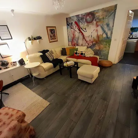 Nocleg ze śniadaniem 2bed Guest Wing - Charming - Off M8 M80 *