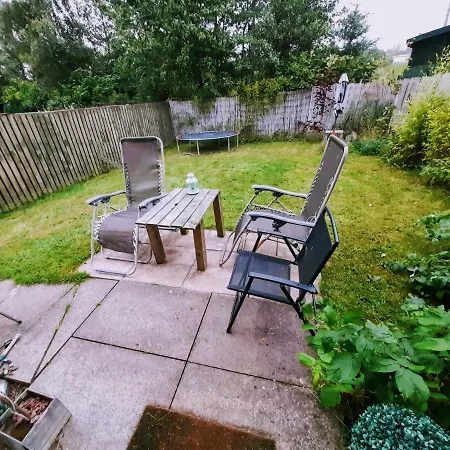 2bed Guest Wing - Charming - Off M8 M80
