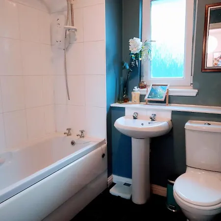 Nocleg ze śniadaniem 2bed Guest Wing - Charming - Off M8 M80 *