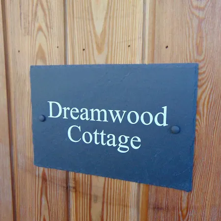 Dreamwood Cottage, Loch Lomond, Luxury Apartment.