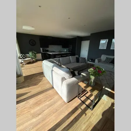 Riverside Exec With Balcony - Secc/hydro *
