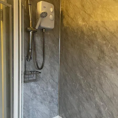 Riverside/hydro With Parking Apartment *