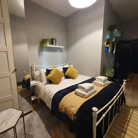 Cosy 3 Bedroom Flat In Centre