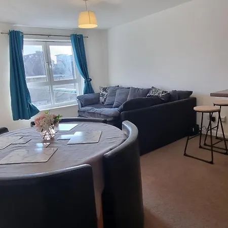 Lovely 2-bedroom Flat With Free Parking
