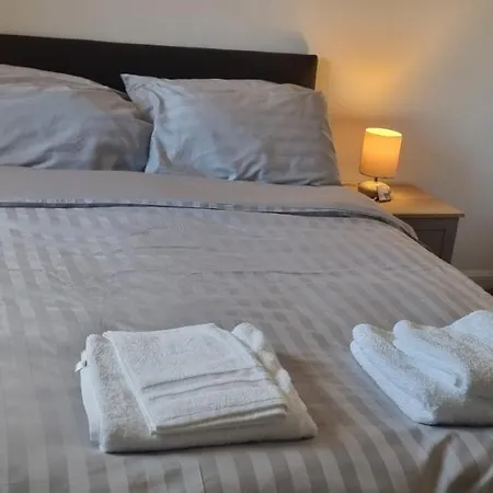 Lovely 2-bedroom Flat With Free Parking Apartment Glasgow