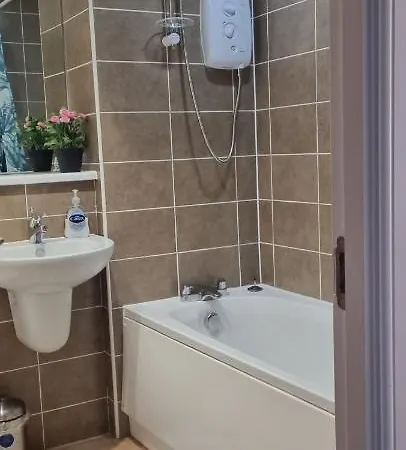 Lovely 2-bedroom Flat With Free Parking Apartment Glasgow