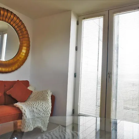 The Perfect Break, Harbour Apartment *