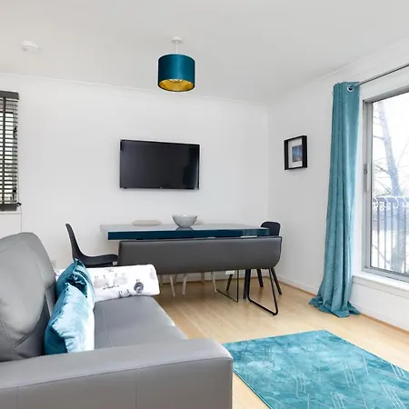 Joivy Bright Flat Overlooking The Clyde