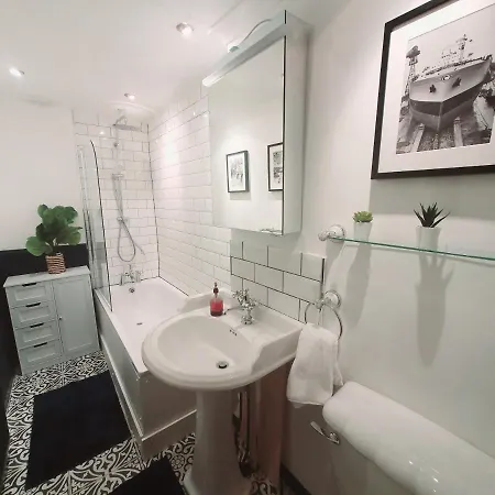 Cosy 3 Bedroom Flat In Centre * 글라스고