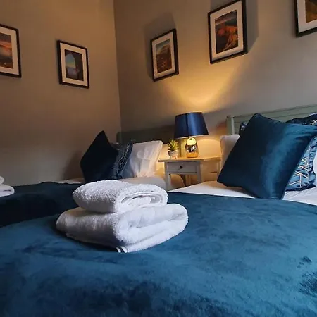 Cosy 3 Bedroom Flat In Centre Apartment *