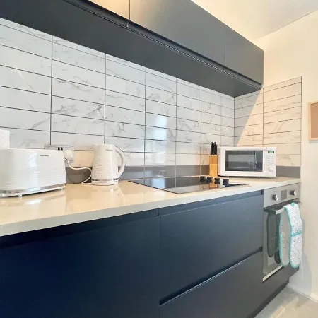 Bella House - 3 Bed House In Apartment