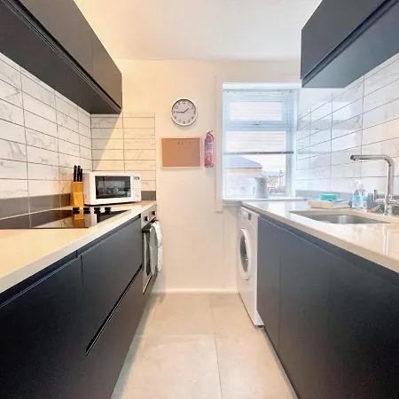 Bella House - 3 Bed House In Apartment