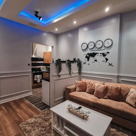 Luxurious 3 Bedroom Apartment: Heart Of Westend Apartment