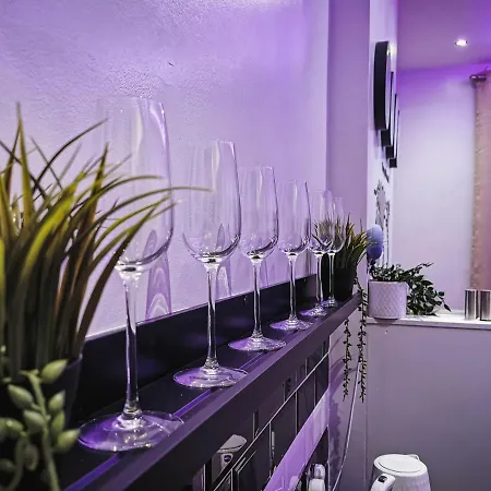 Apartment Luxurious 3 Bedroom Apartment: Heart Of Westend